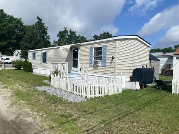 12 Robin LN, Windham, ME 04062