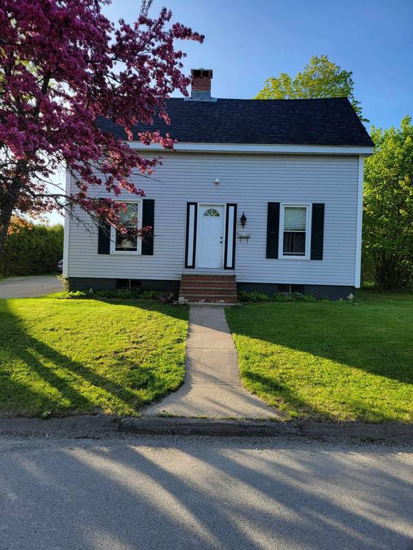 30 Franklin ST, Calais, ME 04619