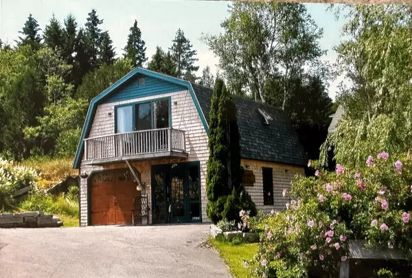 22 Green Head RD, Stonington, ME 04681