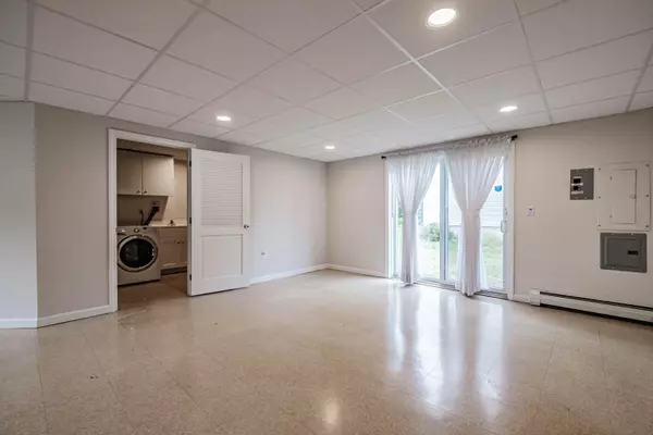 South Portland, ME 04106,4 Tamarack DR