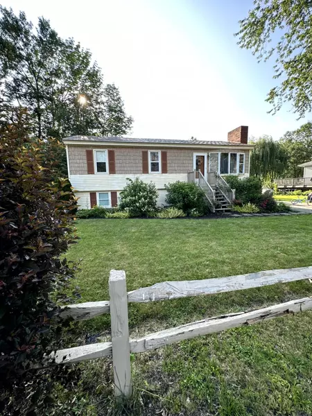 11 Donna ST, Winslow, ME 04901