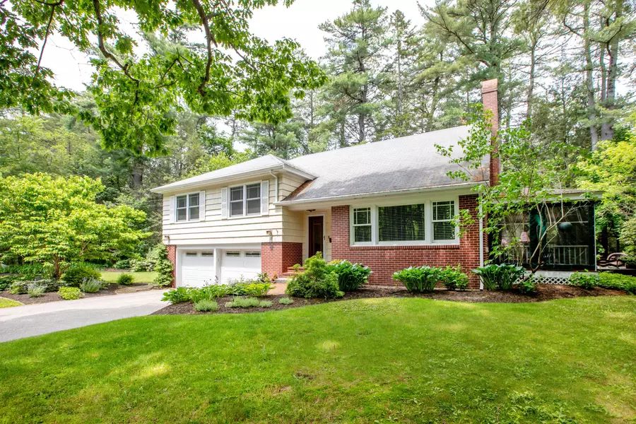 17 Meadowbrook RD, Brunswick, ME 04011