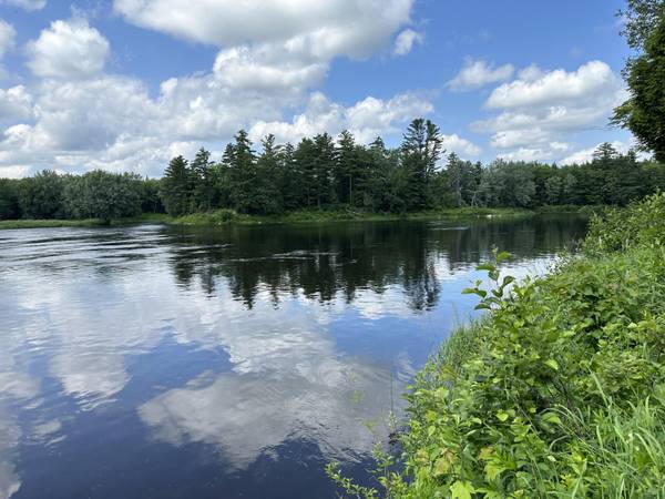 102 Rivers Edge LN, Howland, ME 04448