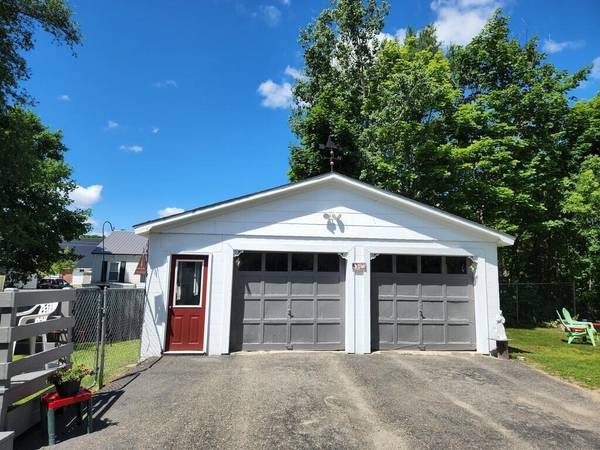 Millinocket, ME 04462,144 State ST