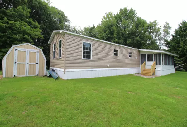 35 Round Stone RD, Mount Vernon, ME 04352