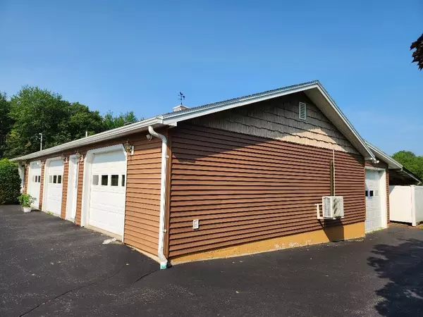 Orrington, ME 04474,353 Dow RD