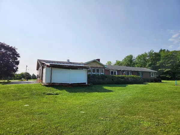 Orrington, ME 04474,353 Dow RD