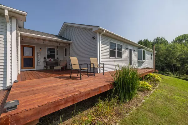 11 Durkee DR, Hope, ME 04847