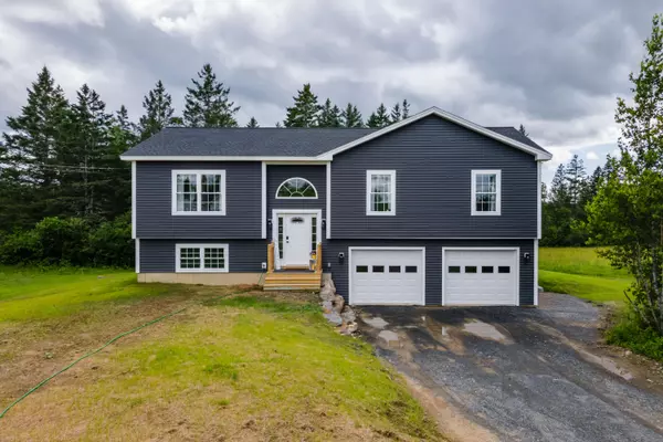 278 Partridge LN, Hermon, ME 04401