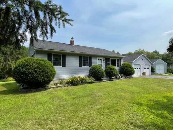 2975 Middle RD, Sidney, ME 04330