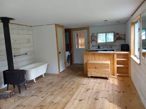 173 Marks RD, Albion, ME 04910