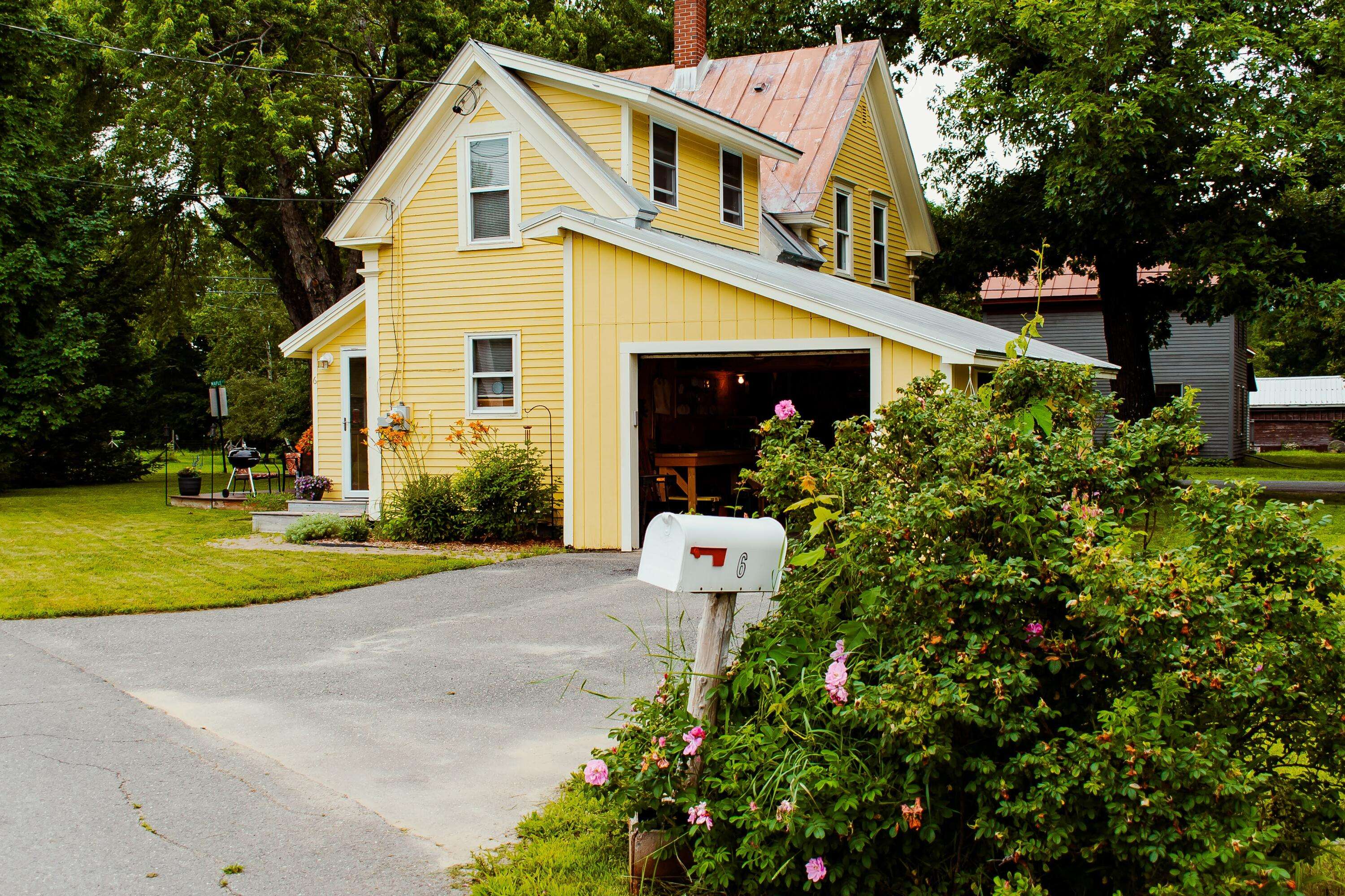 Kingfield, ME 04947,6 Cedar ST