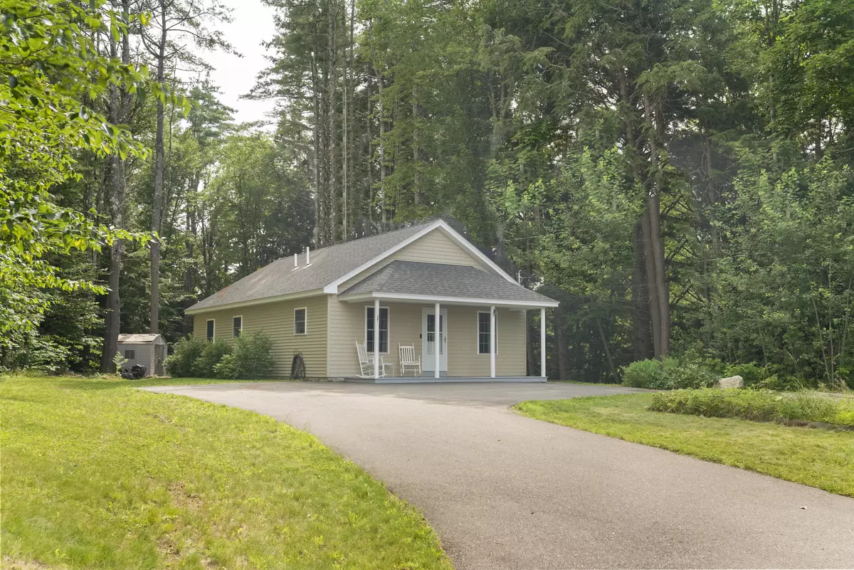 New Gloucester, ME 04260,37 Meadow LN