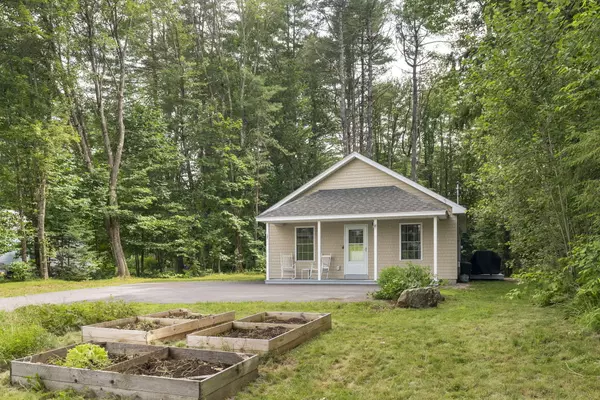 New Gloucester, ME 04260,37 Meadow LN