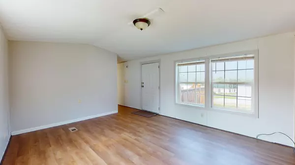 Mechanic Falls, ME 04256,15 Dunlop AVE