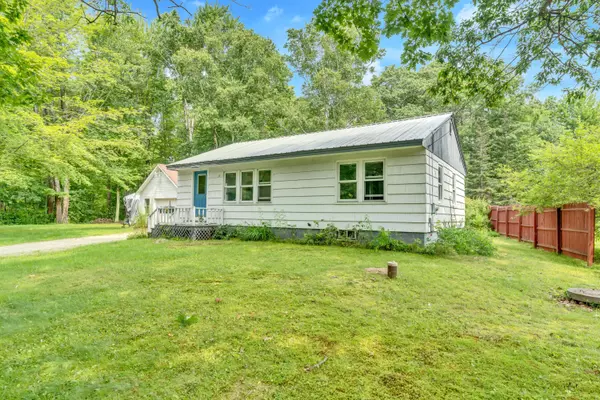 Freeport, ME 04032,166 South Freeport RD