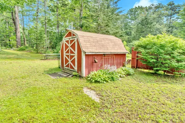 Freeport, ME 04032,166 South Freeport RD