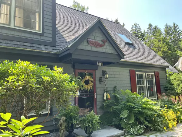 1 Alexandra RD, Southwest Harbor, ME 04679