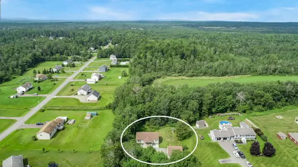 Hermon, ME 04401,812 Blackstream RD