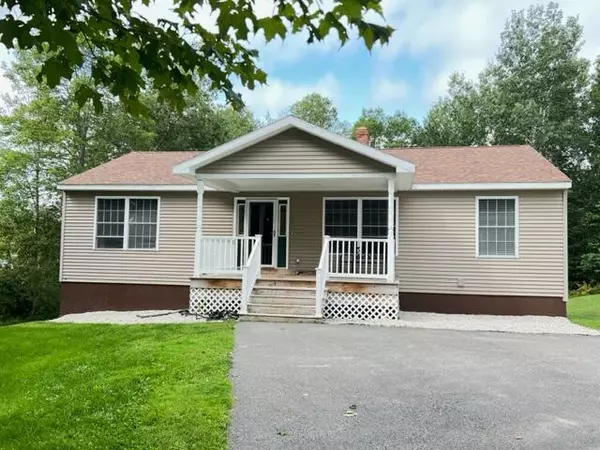 Hermon, ME 04401,812 Blackstream RD