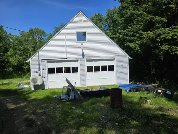 Pittsfield, ME 04967,273 Snakeroot RD