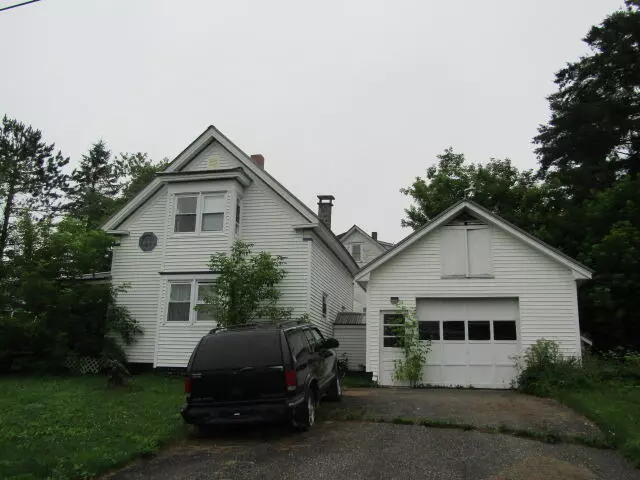 12 Williams ST, Island Falls, ME 04747