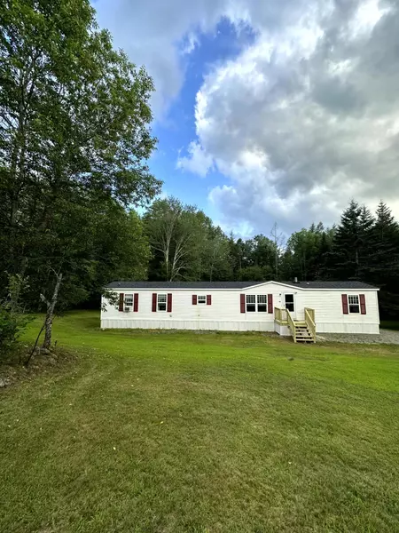 36 Lazy LN, Canaan, ME 04924