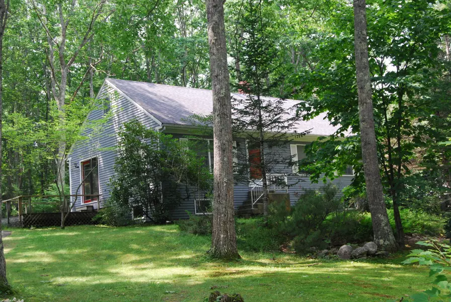 8 Keene Woods RD, Damariscotta, ME 04543