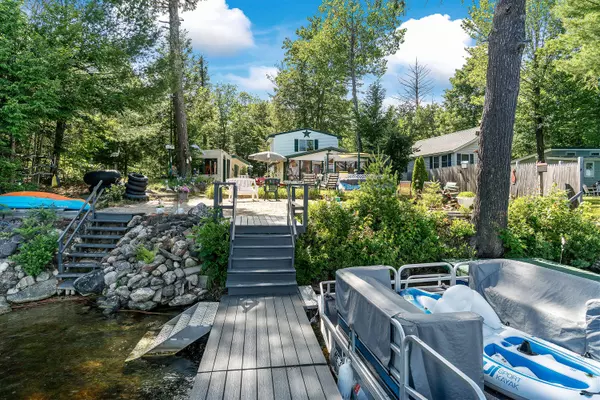 1 Lakeside DR, Windham, ME 04062