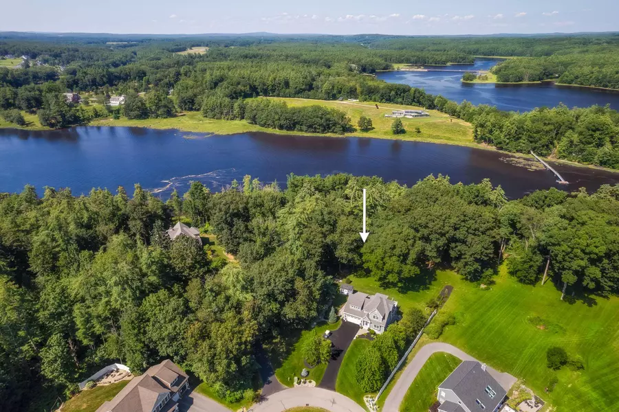 32 Schooner DR, Dover, NH 03820