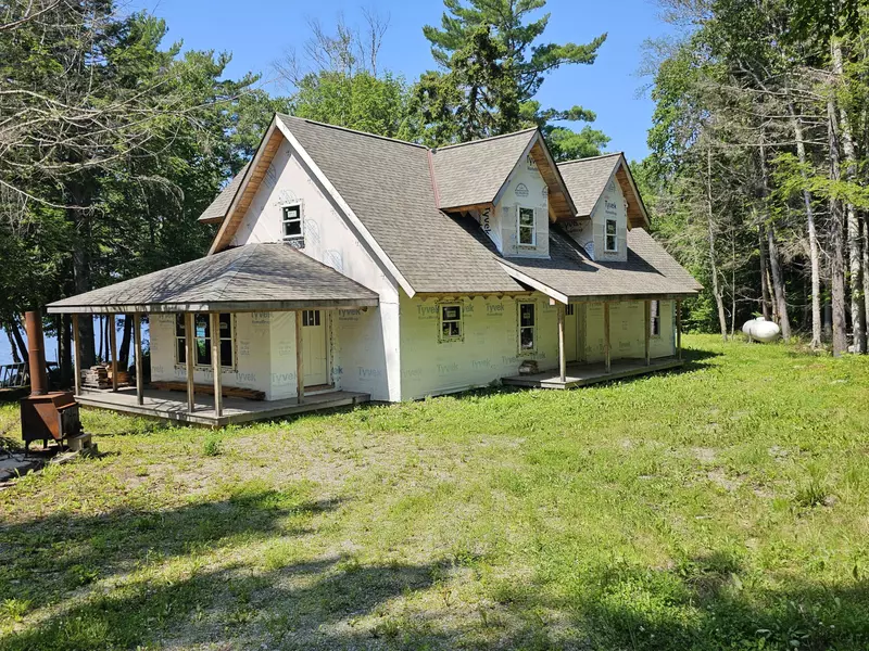 20 Dunphy LN, Island Falls, ME 04747