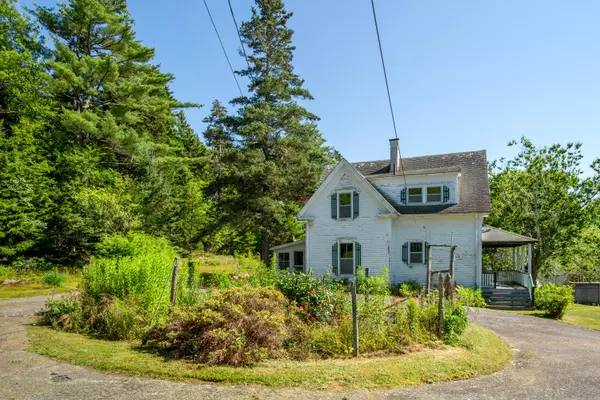 Mount Desert, ME 04660,7 Champlain DR