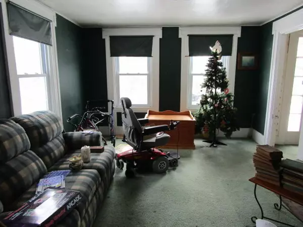 Hermon, ME 04401,852 Bog RD