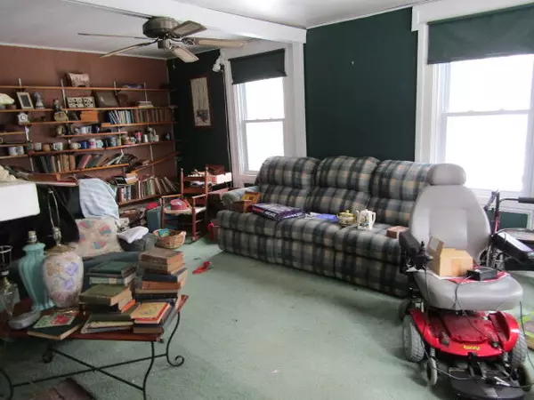 Hermon, ME 04401,852 Bog RD