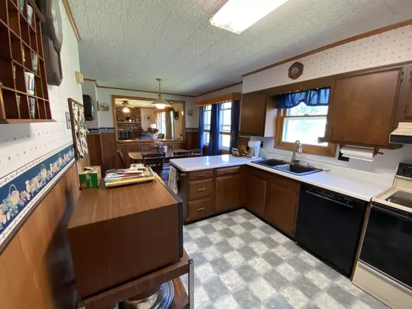 Hermon, ME 04401,706 York RD