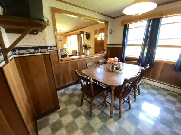 Hermon, ME 04401,706 York RD