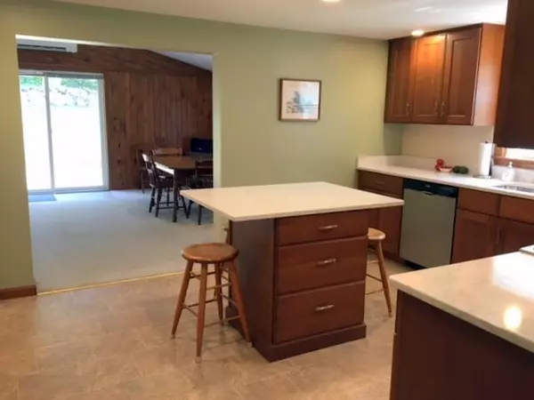 Oakland, ME 04963,31 Mayland ST