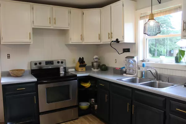 Howland, ME 04448,14 Pleasant ST