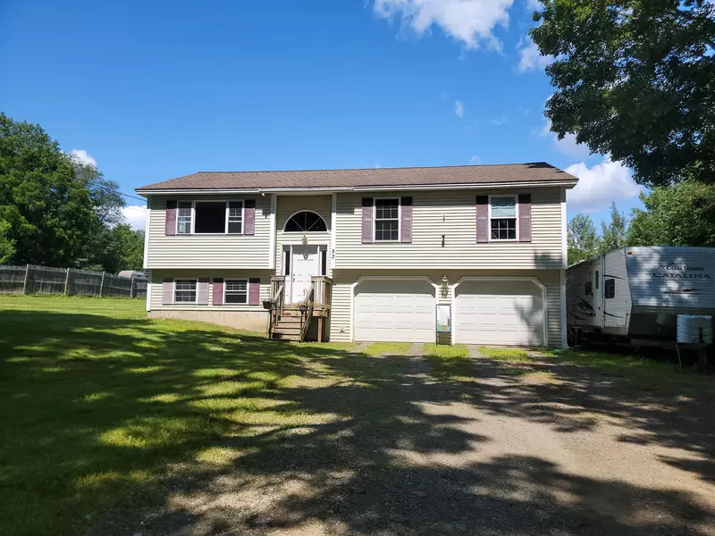 53 Dyer RD, Carmel, ME 04419