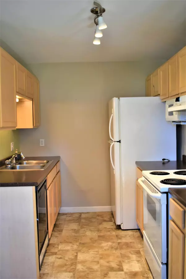 Auburn, ME 04210,71 Millbrook LN #4