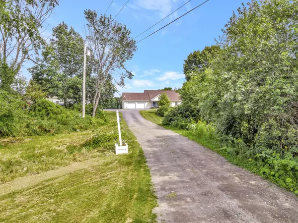 Sidney, ME 04330,35 Bobs WAY