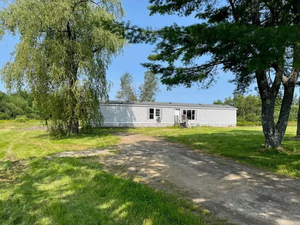 74 S Pleasant ST, Bowdoinham, ME 04008