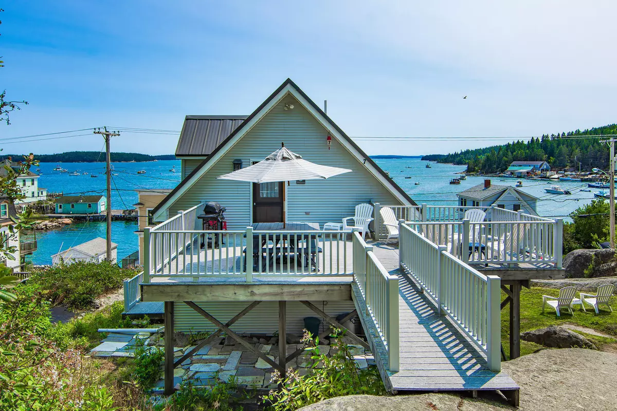 Stonington, ME 04681,7 Highland AVE