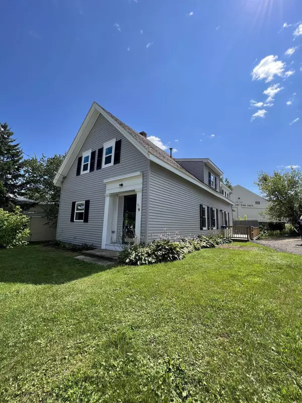 9 Washington ST, Winterport, ME 04496