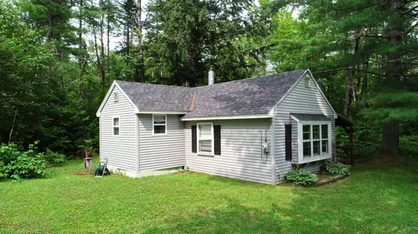 31 Parkman RD, Wellington, ME 04942