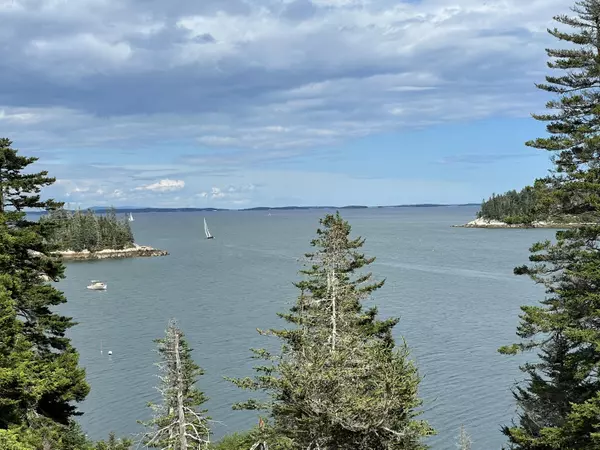 Vinalhaven, ME 04863,205 Young RD