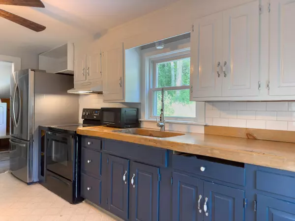 Warren, ME 04864,54 Montgomery AVE