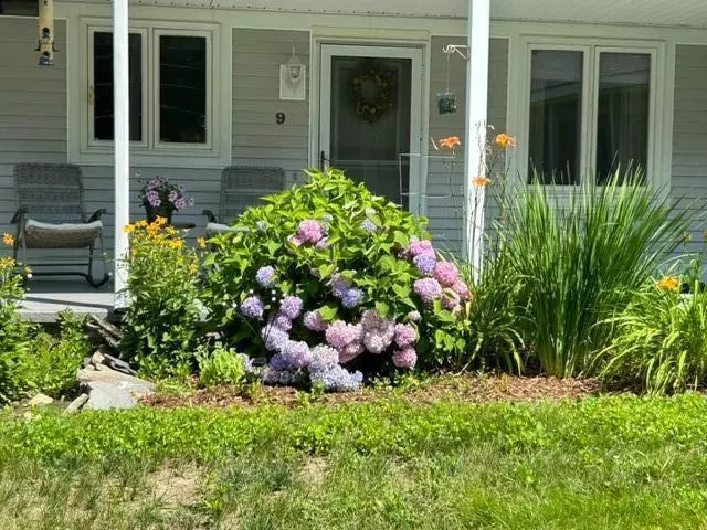 Oakland, ME 04963,17 Rosswood Green LN #9