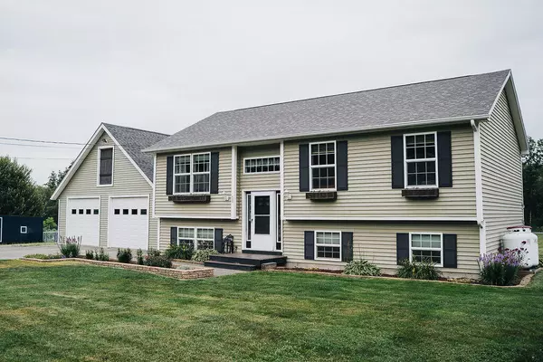 50 Fenway DR, Hermon, ME 04401