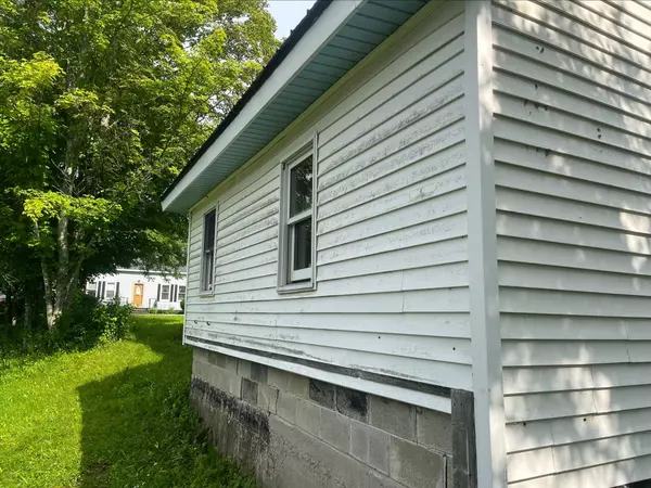 Kenduskeag, ME 04450,13 Center ST